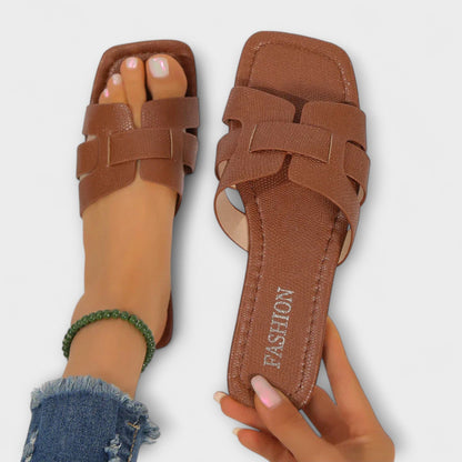 Naila™ – Minimalistische Slide-Sandalen